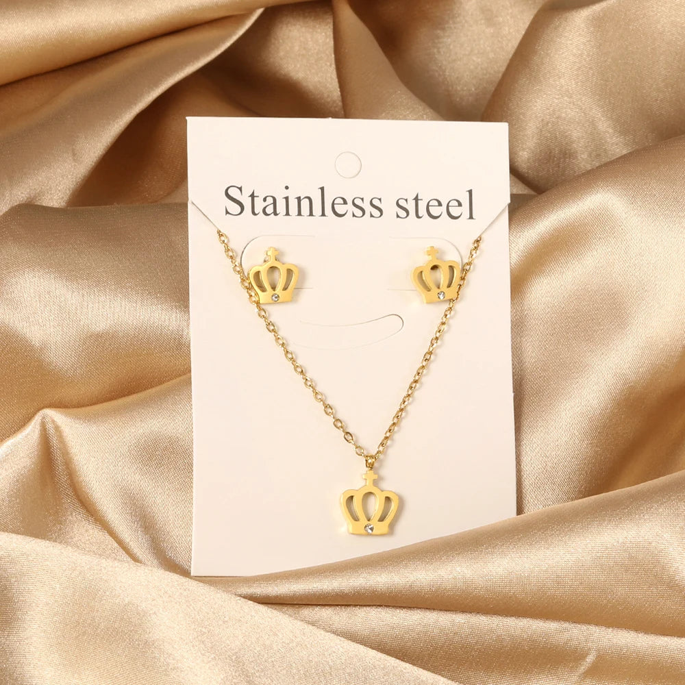 Layered Heart Pendant Necklace Set