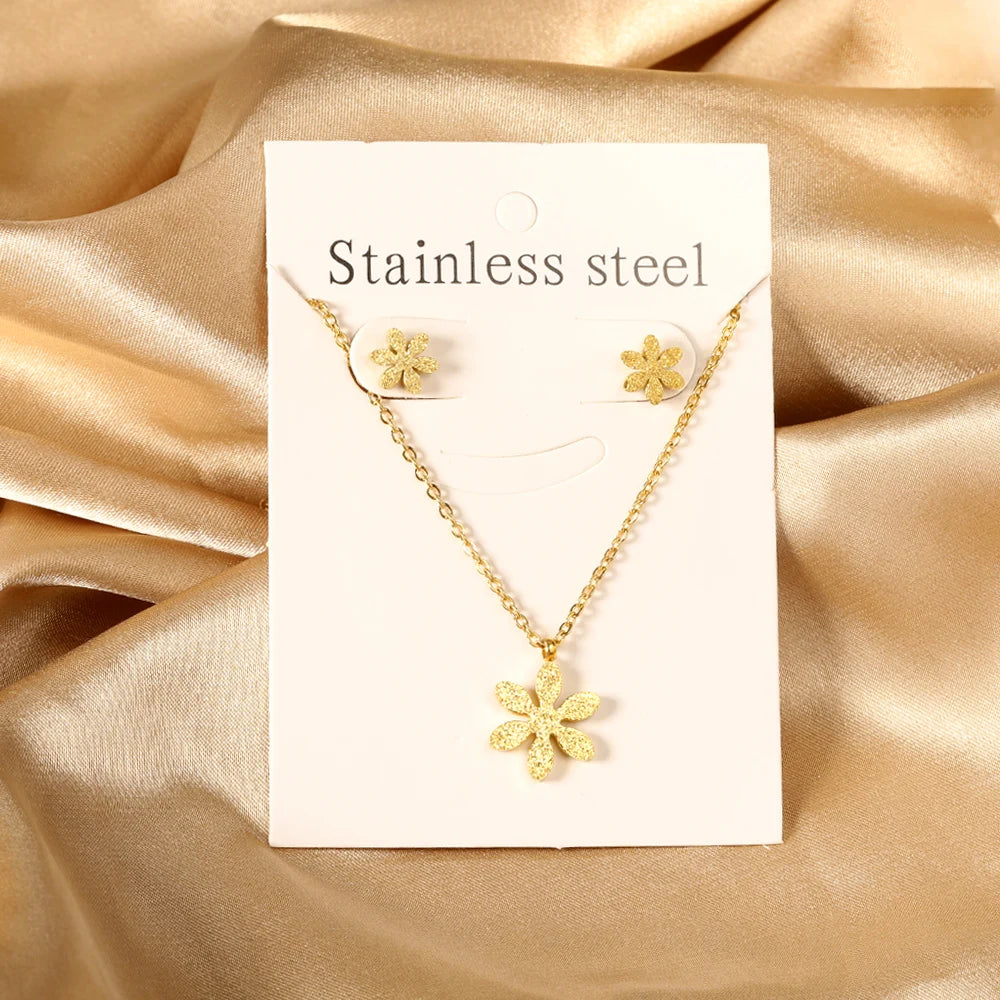 Layered Heart Pendant Necklace Set