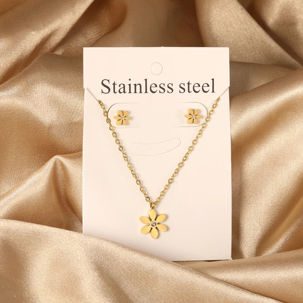 Layered Heart Pendant Necklace Set